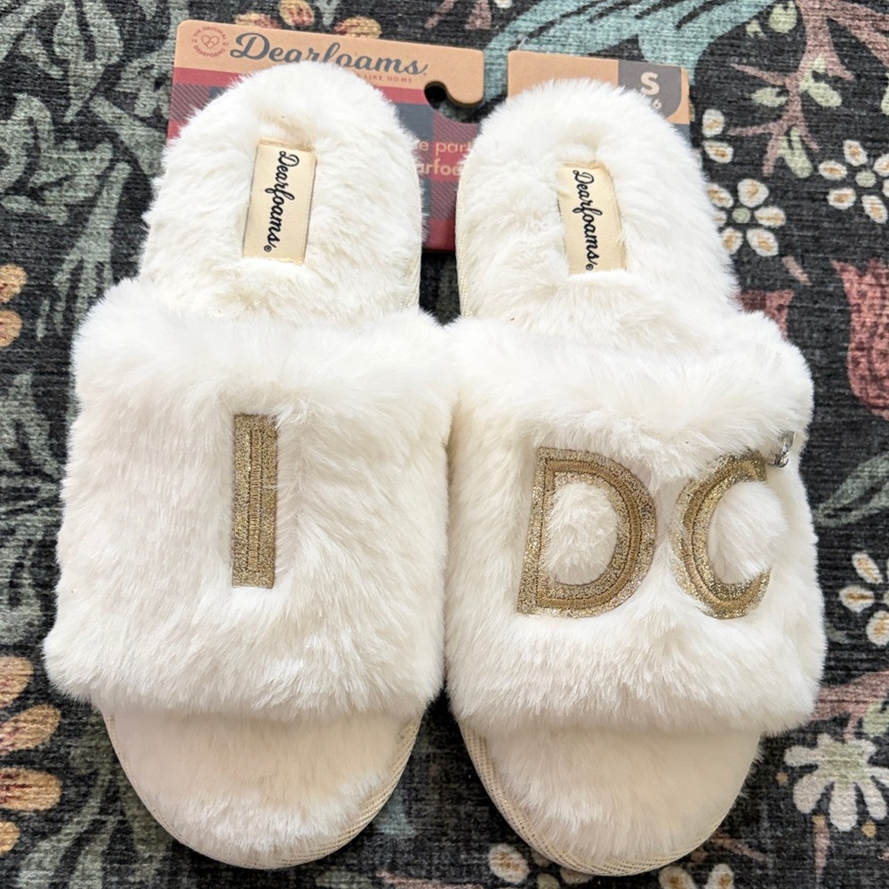 Dearfoams Women's White and Gold Slippers